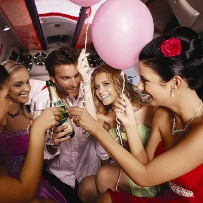 Promenade en limo Hummer avec strip-teaseur